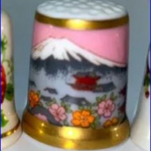 MOUNT FUJI Collectible Thimble by YAMASAN of JAPAN - Picture 3 of 5